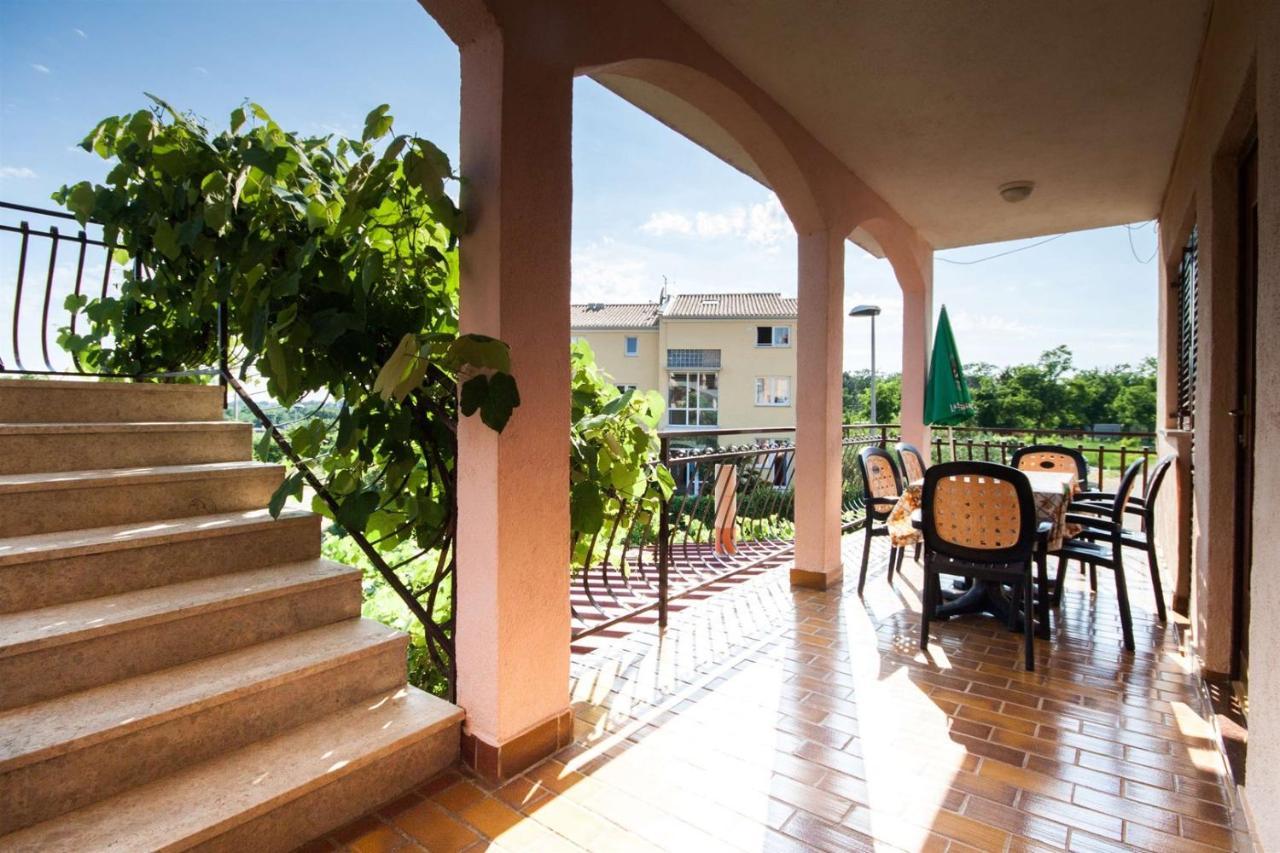 Apartments Dara Umag Buitenkant foto